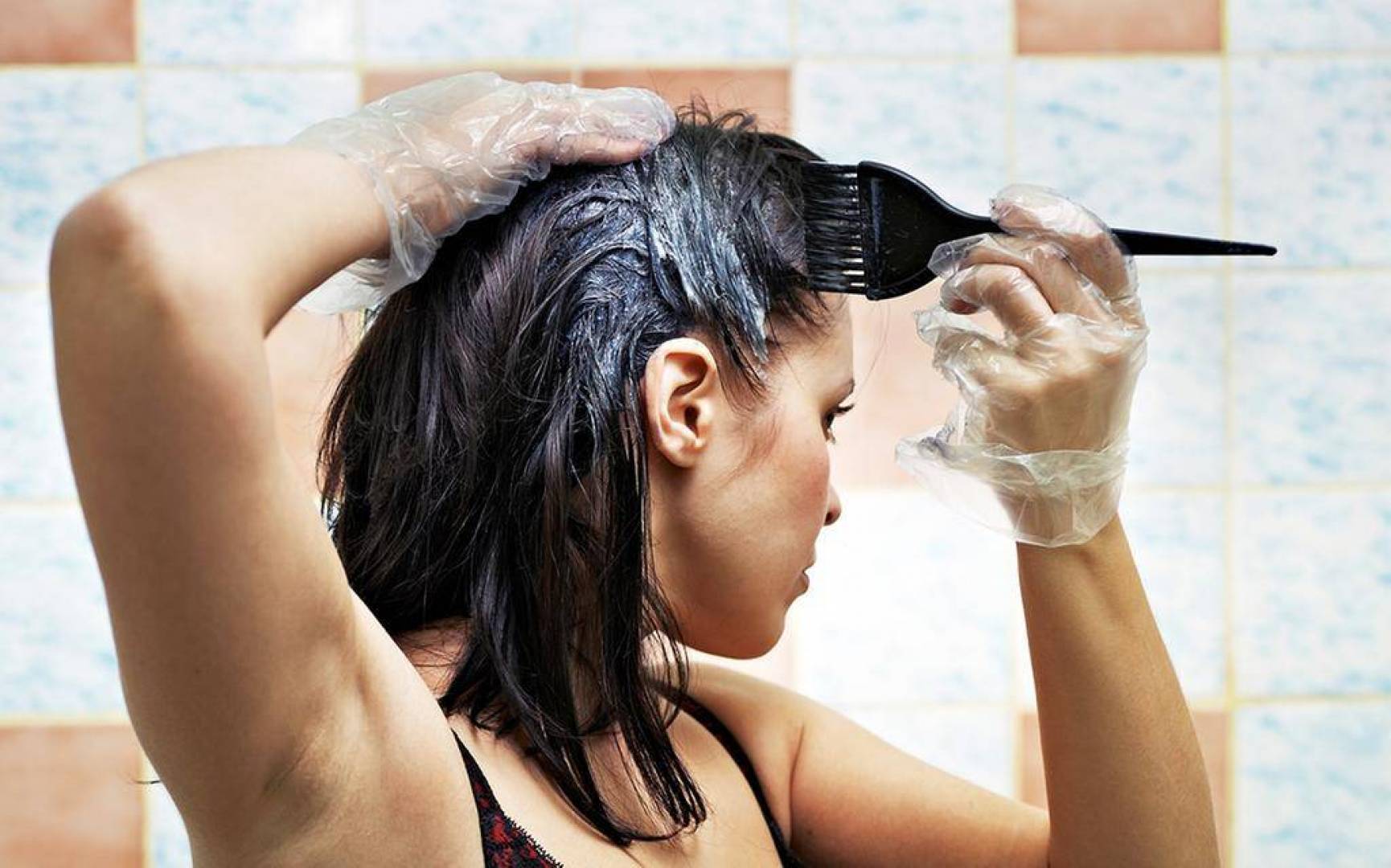 الحجر الصحي: نصائح أساسية للنجاح في تلوين الشعر في المنزل